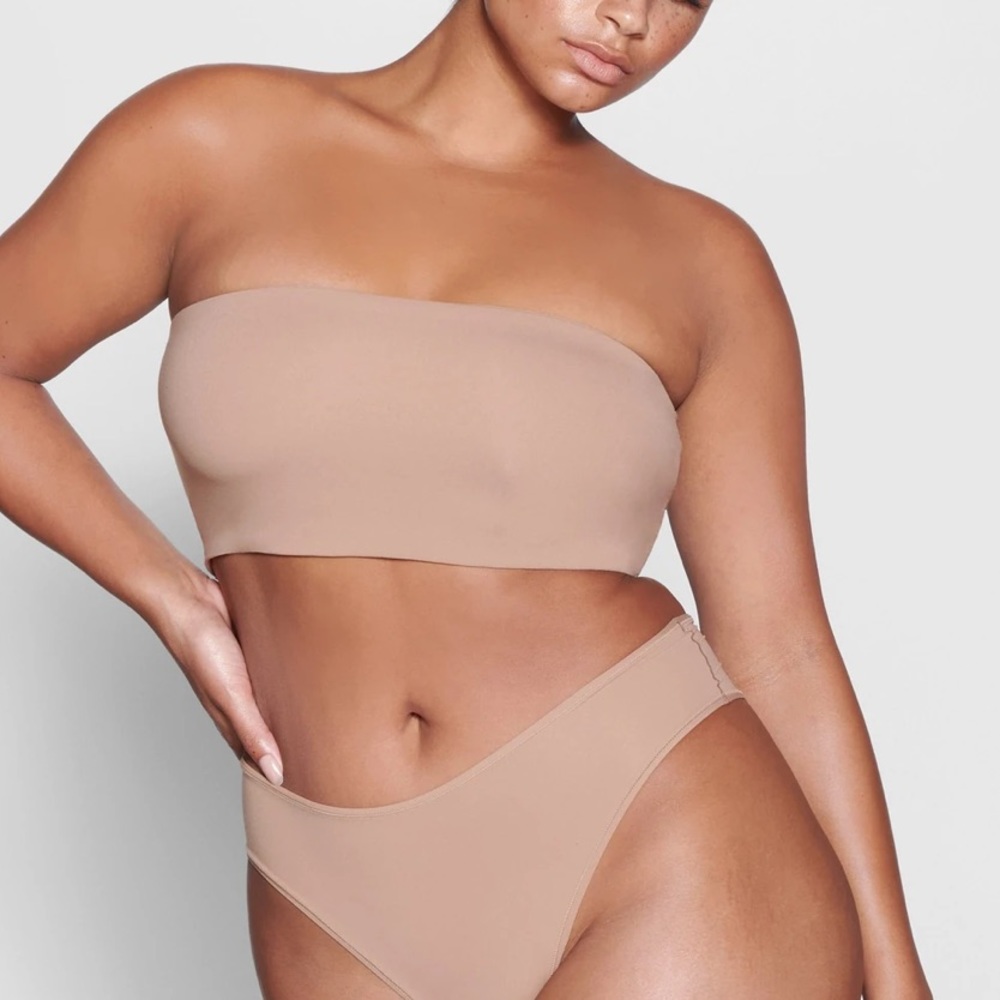 SKIMS FITS EVERYBODY BANDEAU BRA - Picture 2 of 4